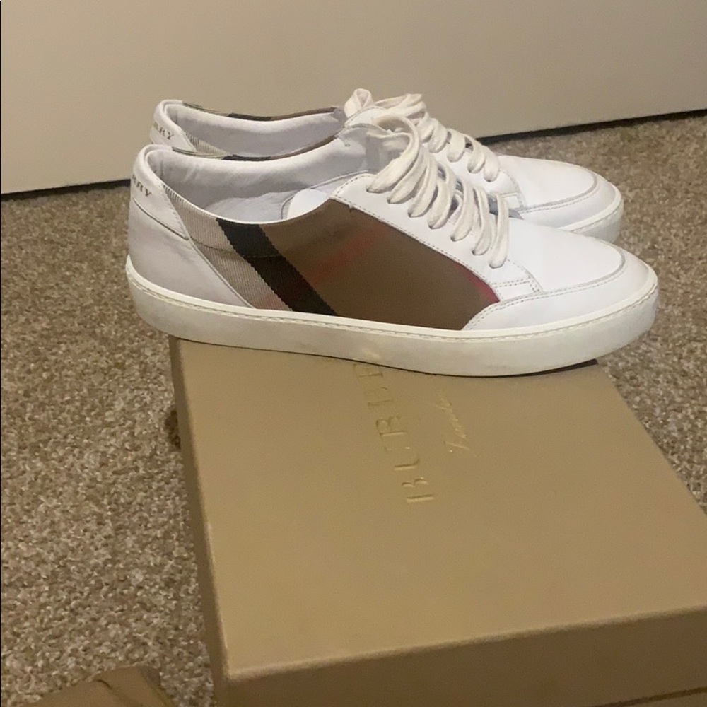 Burberry Salmond leather sneakers